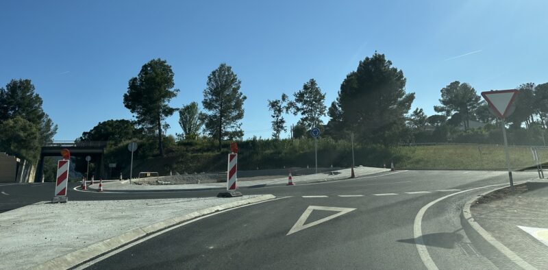 La Bustia oberta segona rotonda BV2433 i vial de la rotonda B224 Sant Esteve a Martorell maig 2025