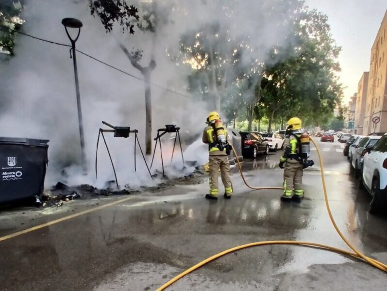 La Bustia incendi contenidors revetlla Sant Joan 2025