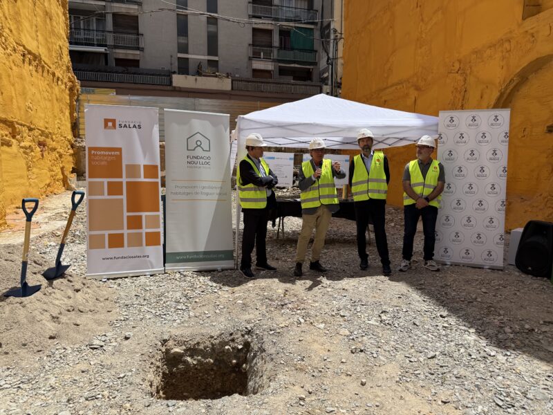 La Bustia primera pedra edifici Tiler Martorell