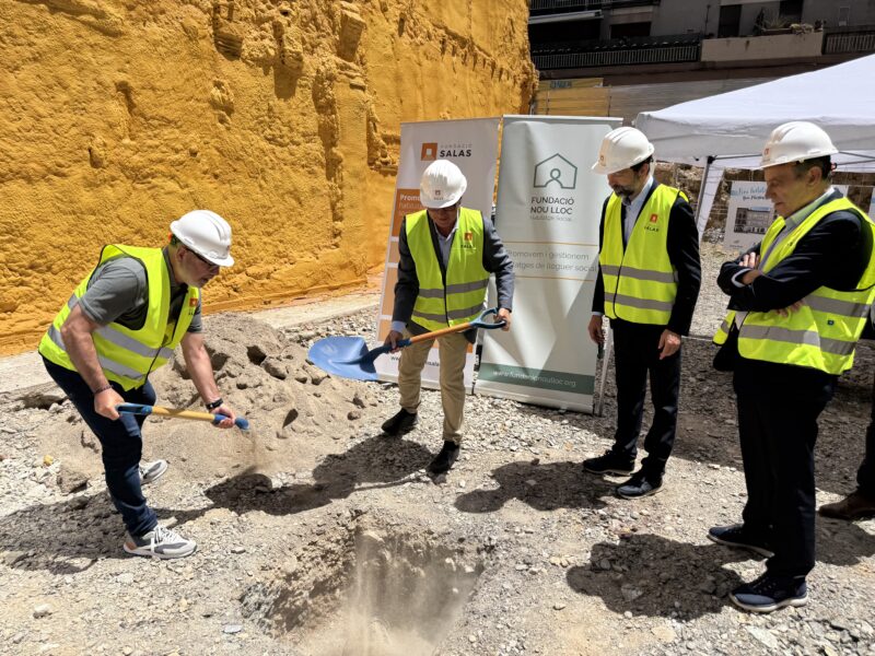 La Bustia primera pedra edifici Tiler Martorell