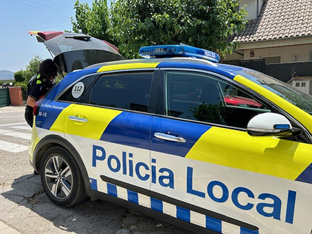 La Bustia cotxe Policia Local Sant Esteve