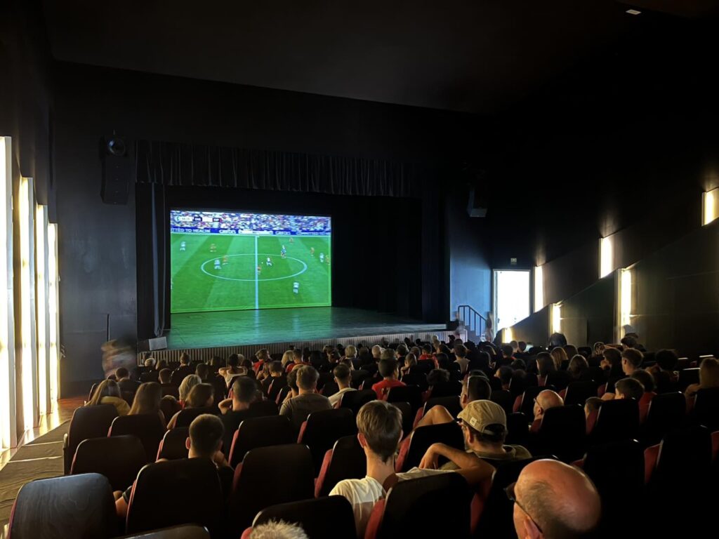 La Bustia pantalla Eurocopa Sant Andreu 1