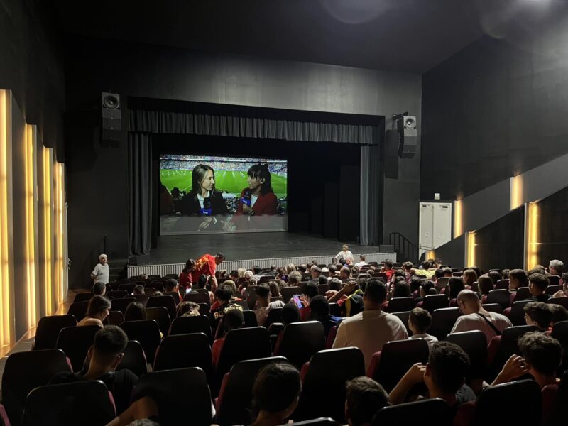 La Bustia pantalla Eurocopa Sant Andreu 2