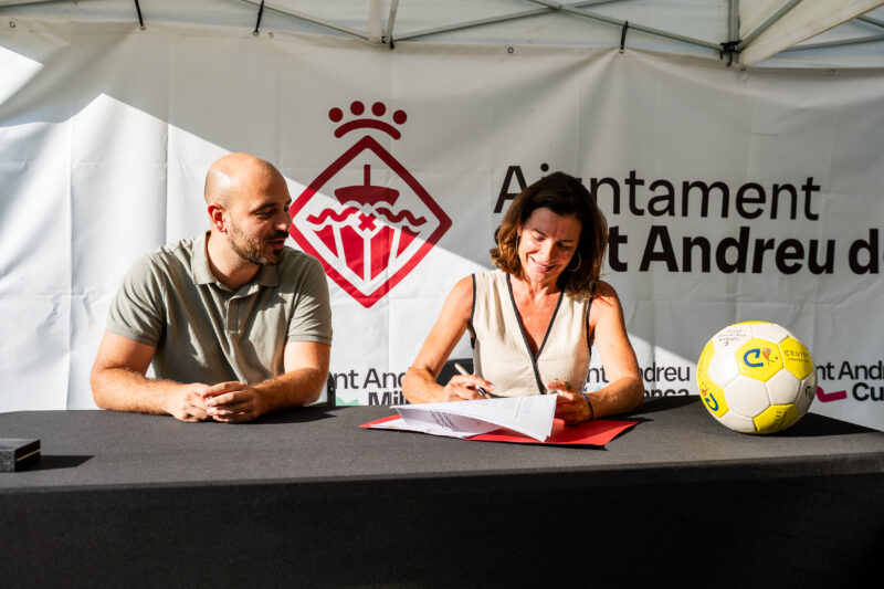 La Bustia pista Cruyff Court Sant Andreu 3