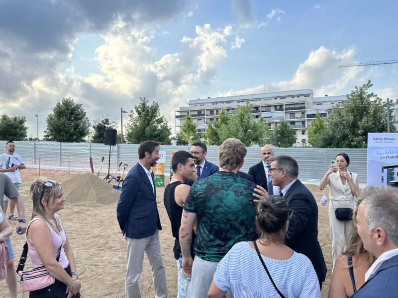 La Bustia primera pedra habitatges Forum La Sinia Martorell