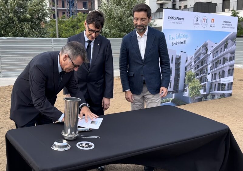 La Bustia primera pedra habitatges Forum La Sinia Martorell