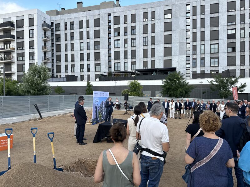 La Bustia primera pedra habitatges Forum La Sinia Martorell