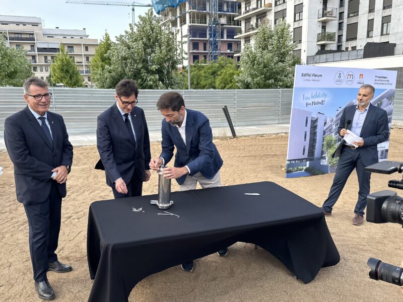 La Bustia primera pedra habitatges Forum La Sinia Martorell