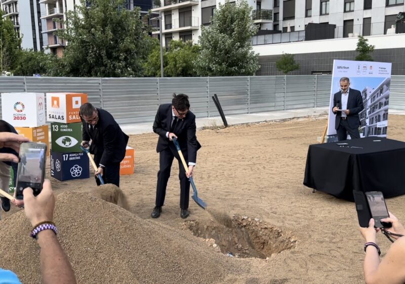 La Bustia primera pedra habitatges Forum La Sinia Martorell