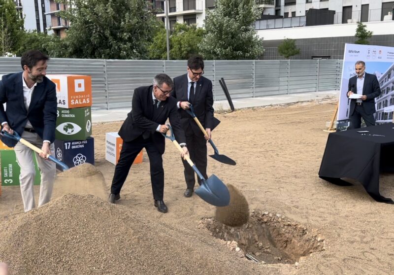 La Bustia primera pedra habitatges Forum La Sinia Martorell