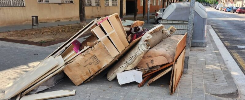 La Bustia abocament voluminosos 7 agost Sant Andreu