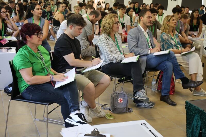 La Bustia Hackato Empren Jove 1