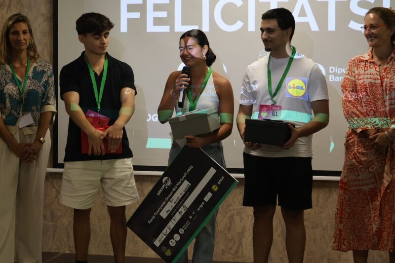 La Bustia Hackato Empren Jove 3