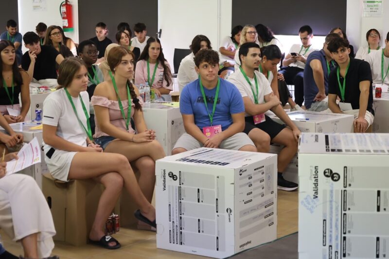 La Bustia Hackato Empren Jove 6