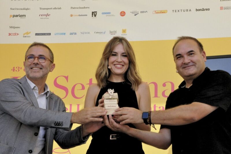 La Bustia Jessica del Moral rep el Premi Illa dels Llibres 2025