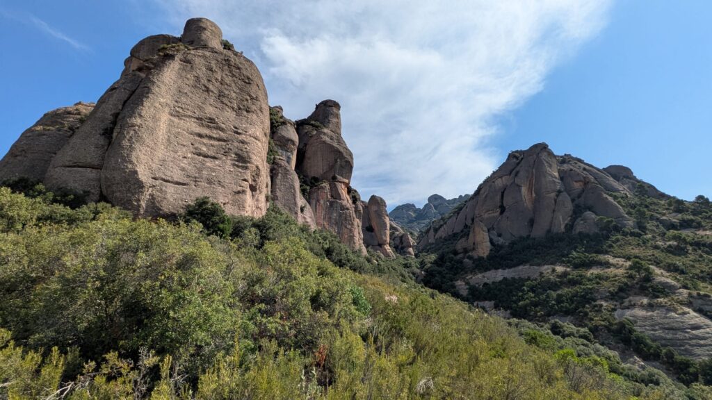 Òmnium Pla de Montserrat impulsa la 'Pujada del Mil·lenari' al Monestir, amb les últimes inscripcions