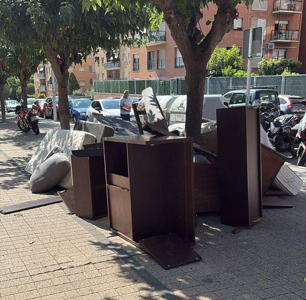 La Bustia abocament voluminosos Sant Andreu 1