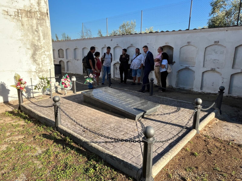 La Bustia obertura fossa comuna Cementiri Vell Abrera 1