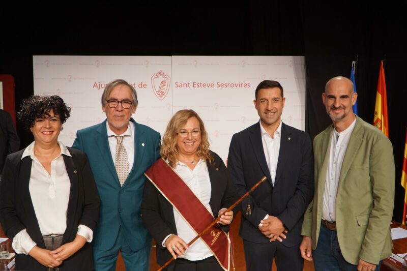 La Bustia relleu alcaldia Sant Esteve 2025 Enric Carbonell Roser Brosed foto PSC 2