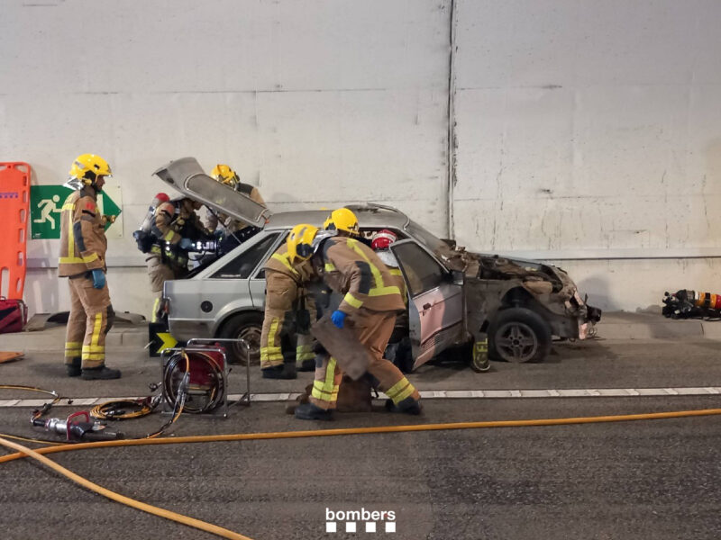 La Bustia simulacre 17 octubre 2025 accident transit tunel B40 Abrera Bombers