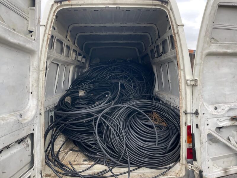 La Bustia interior furgoneta amb cablejat robat Olesa