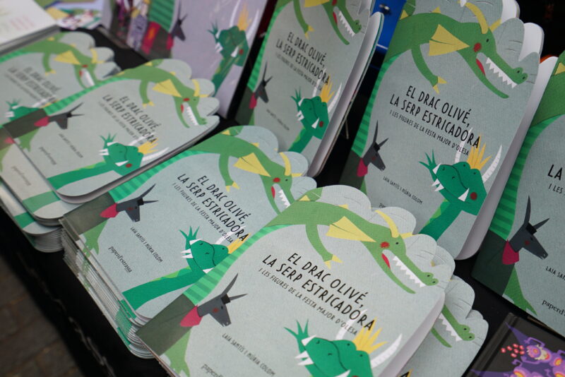La Bustia conte Paper Estrassa El Drac Olive la Serp estricadora i figures Laia Santis i Núria Colom Olesa