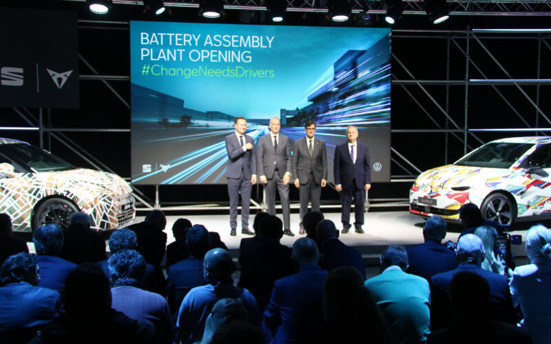 La Bustia inauguracio planta assemblatge bateries foto acn