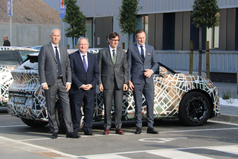 La Bustia inauguracio planta assemblatge bateries foto acn