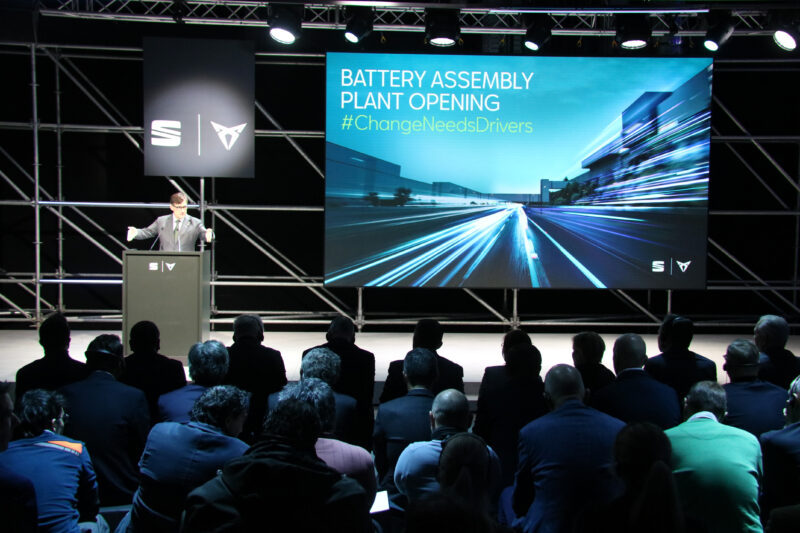 La Bustia inauguracio planta assemblatge bateries foto acn