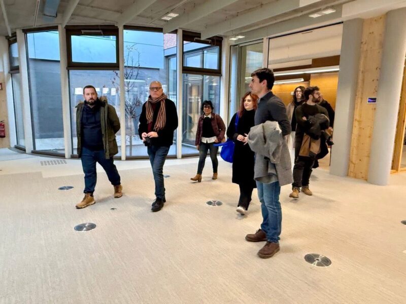 La Bustia jornada portes obertes Biblioteca Olesa 2025