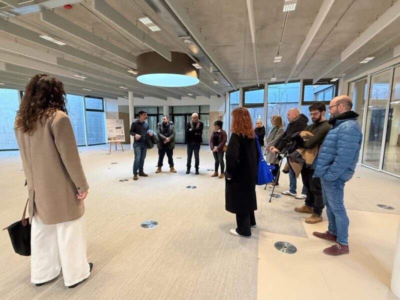 La Bustia jornada portes obertes Biblioteca Olesa 2025
