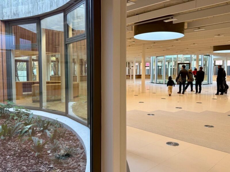 La Bustia jornada portes obertes Biblioteca Olesa 2025