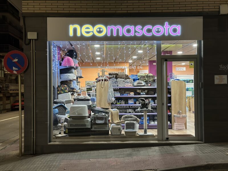 La Bustia Neomascota botiga ferrocarrils catalans