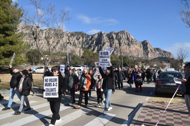 La Bustia manifestacio projecte pantalles acustiques A2 Collbato 2