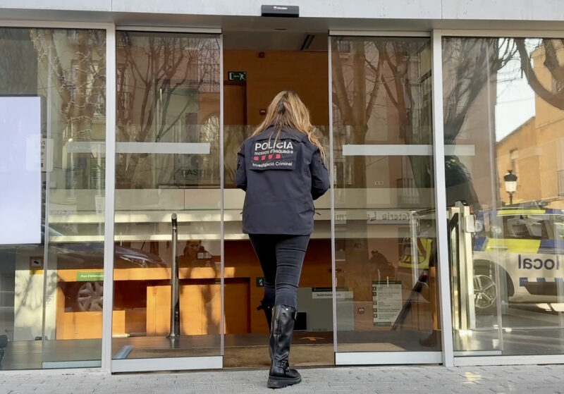 La Bustia mossos ajuntament Esparreguera