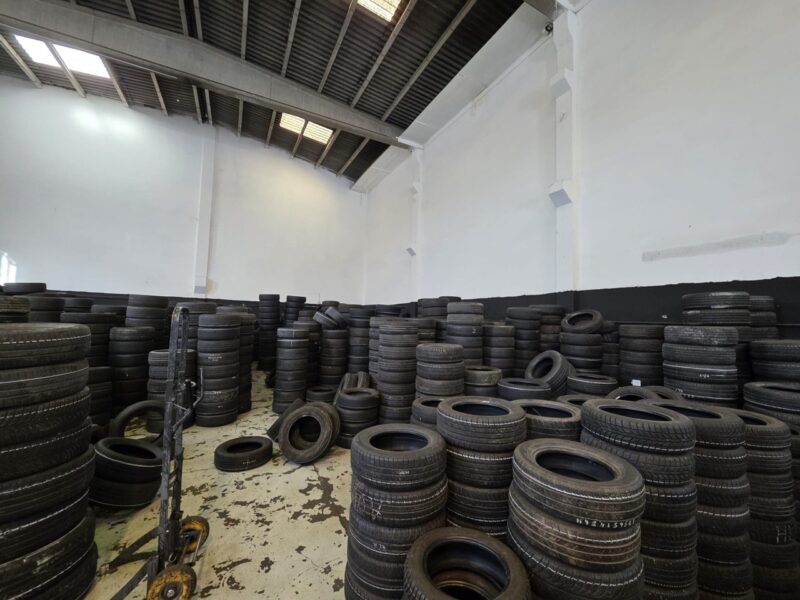 La Bustia tanquen taller mecanic Sant Andreu 1