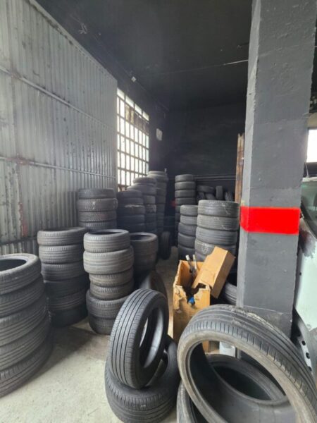 La Bustia tanquen taller mecanic Sant Andreu 3