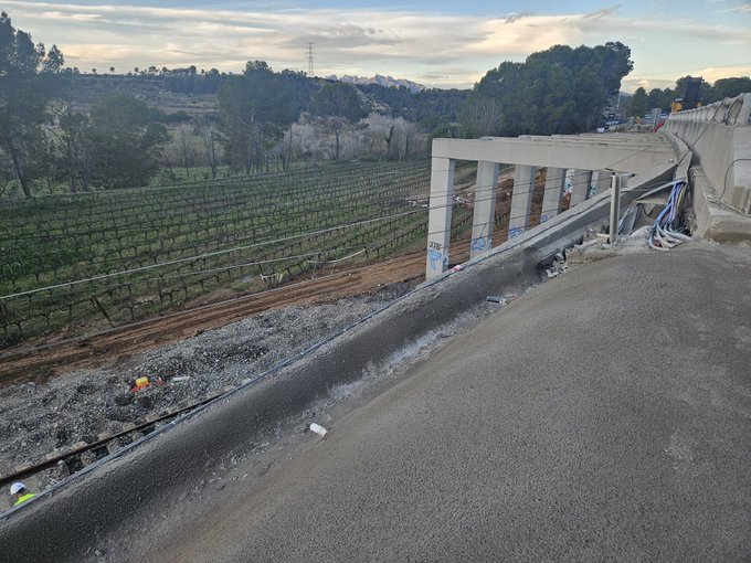 La Bustia operaris Adif i carreteres talus i accident Gelida