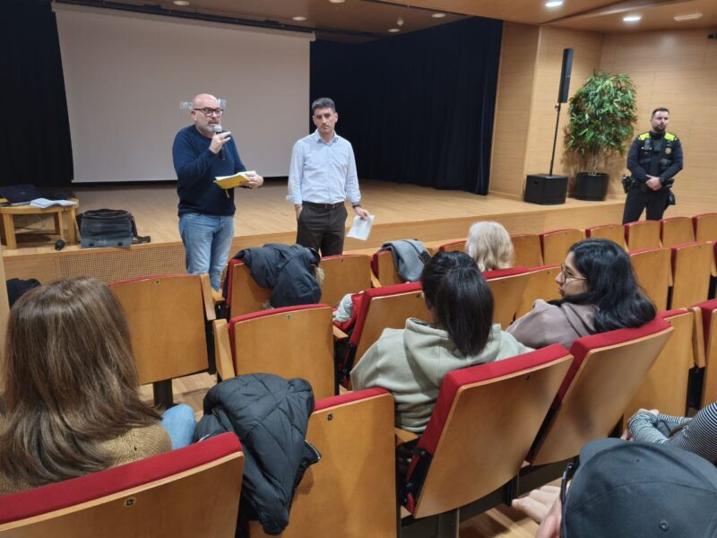 La Bustia reunio queixes autobus Olesa Barcelona 2