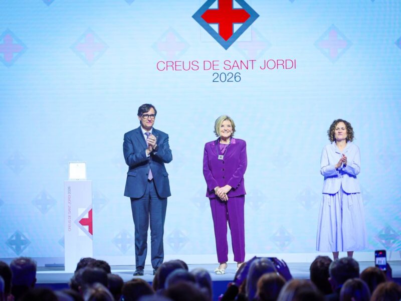 La Bustia Ernestina Torello Creu Sant Jordi amb Salvador Illa