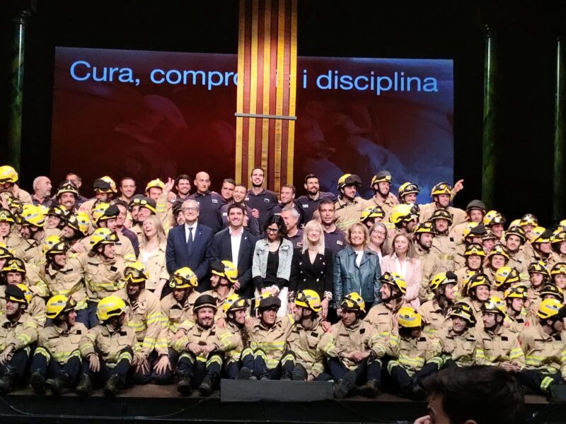 La Bustia Nuria Parlon a Olesa diplomes bombers 20 abril 2026