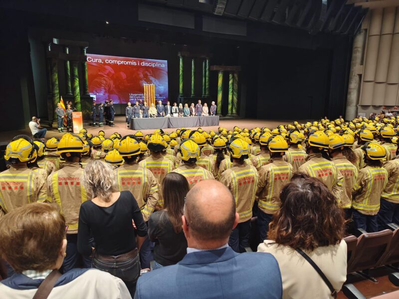 La Bustia Nuria Parlon a Olesa diplomes bombers 20 abril 2026