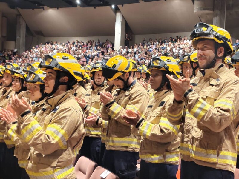 La Bustia Nuria Parlon a Olesa diplomes bombers 20 abril 2026