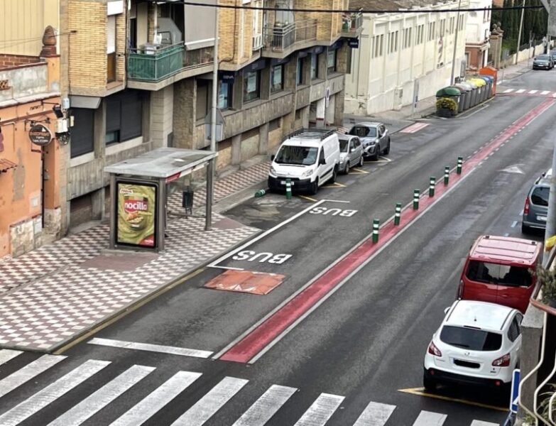 La Bustia pilones parada bus avinguda Francesc Macia Esparreguera