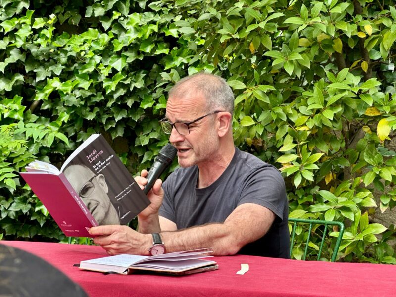 La Bustia presentacio El test de la flor malva Jordi Llavina i Marta Espincah Gelida
