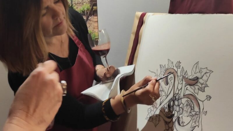 La Bustia exposicio Obres pintades amb vi i fotografia 13