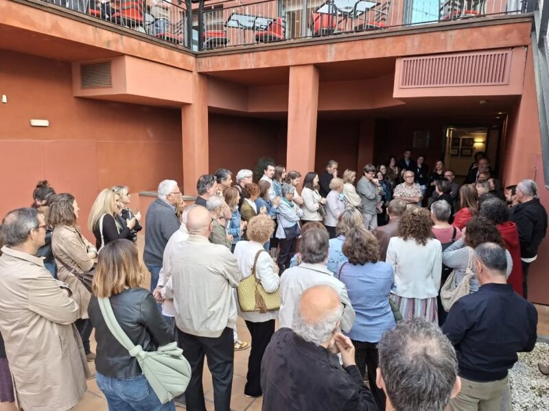 La Bustia exposicio Obres pintades amb vi i fotografia 8