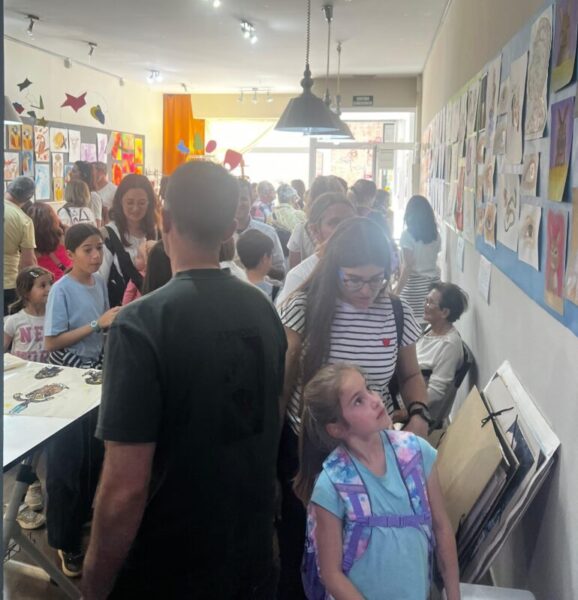 La Bustia inauguracio exposicio infantil i joves Estudi Original Olesa abril maig 2026