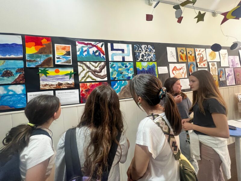 La Bustia inauguracio exposicio infantil i joves Estudi Original Olesa abril maig 2026