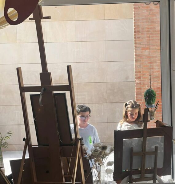 La Bustia inauguracio exposicio infantil i joves Estudi Original Olesa abril maig 2026
